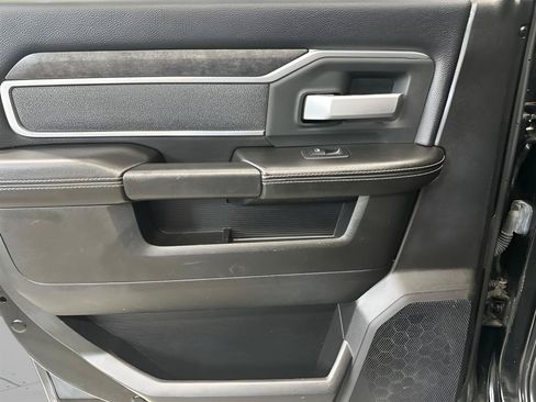 Used 2019 RAM 2500 Big Horn w/ Black Appearance Package AWD/4WD image 11