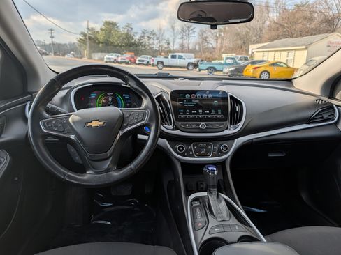 Used 2017 Chevrolet Volt LT w/ Comfort Package image 12