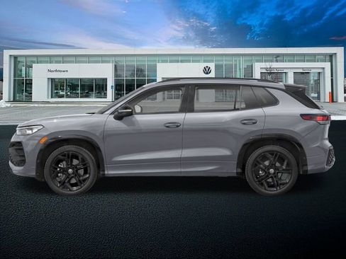 New 2025 Volkswagen Tiguan SE R-Line image 3