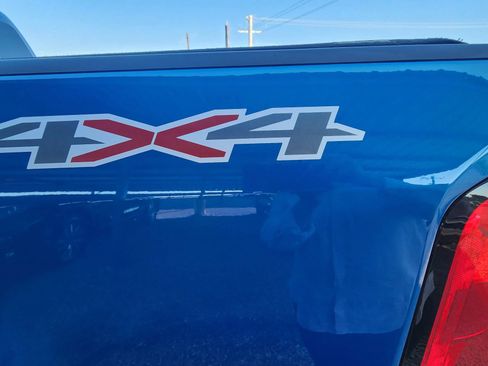Used 2022 Chevrolet Colorado LT w/ LT Convenience Package AWD/4WD image 14