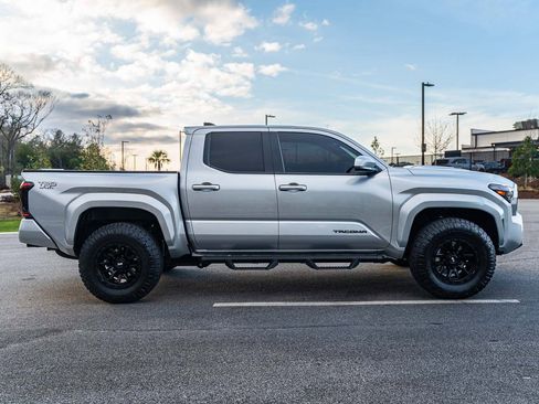 Used 2024 Toyota Tacoma TRD Sport image 9