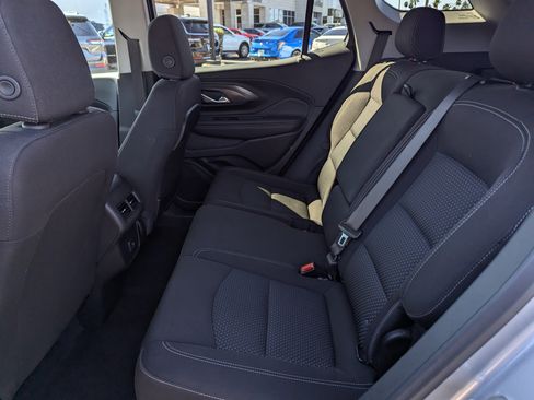 Used 2024 GMC Terrain SLE image 8