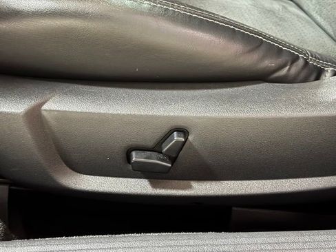 Used 2009 Dodge Challenger SRT8 RWD image 23