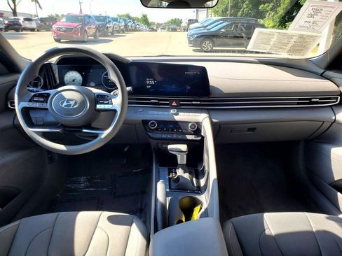 Used 2024 Hyundai Elantra SEL FWD image 8
