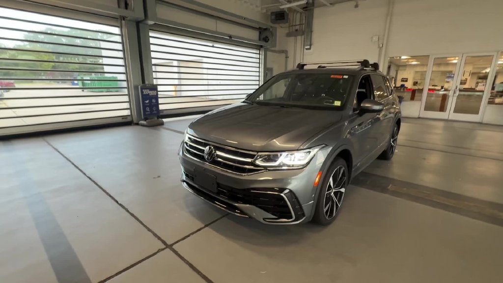 Used 2024 Volkswagen Tiguan SEL R-Line AWD/4WD image 7