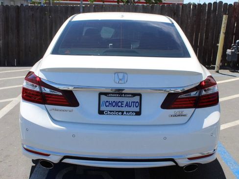 Used 2016 Honda Accord Touring image 5