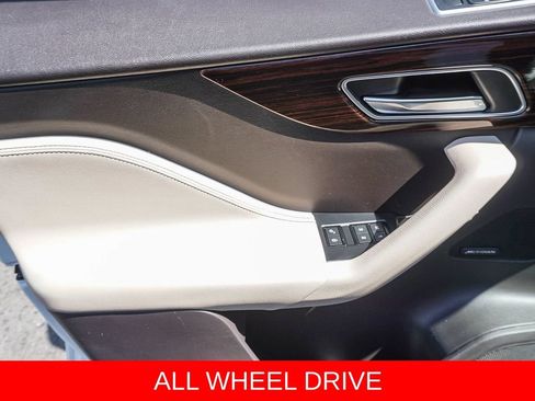 Used 2018 Jaguar F-PACE Prestige AWD/4WD image 18