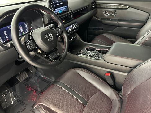 Used 2025 Honda Pilot Black Edition image 4