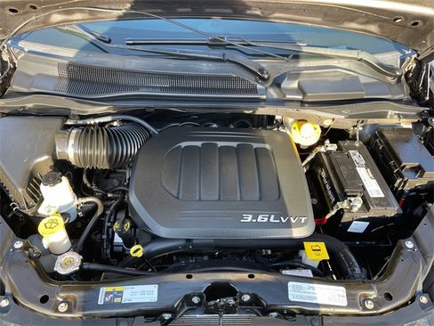 Used 2018 Dodge Grand Caravan GT image 17