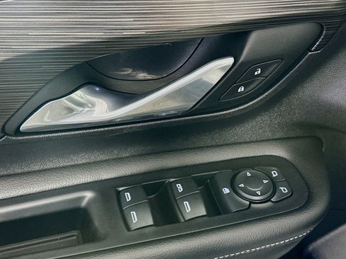 Used 2024 GMC Terrain SLE image 15