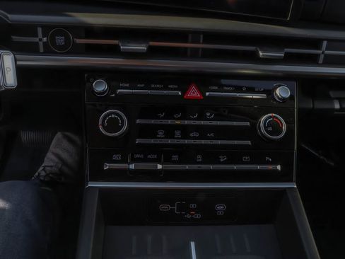 Used 2025 Hyundai Santa Fe SE image 19