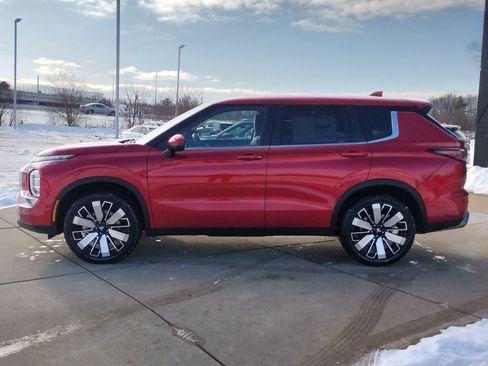 New 2026 Mitsubishi Outlander SE image 19