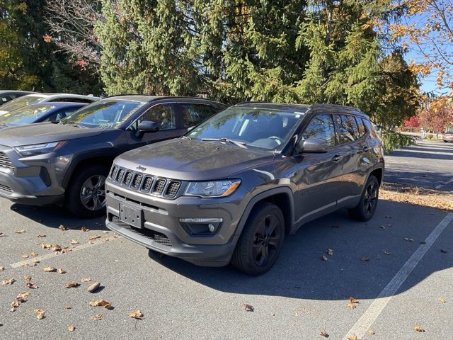 Used 2018 Jeep Compass Latitude w/ Popular Equipment Group AWD/4WD image 3