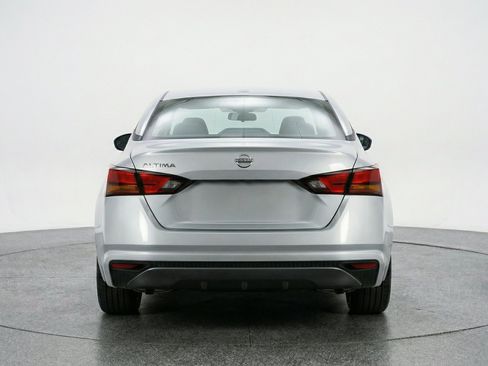 Used 2025 Nissan Altima 2.5 SR FWD image 7