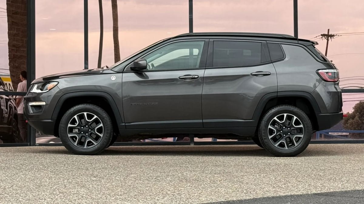 Used 2019 Jeep Compass Trailhawk w/ Leather Interior Group AWD/4WD image 5
