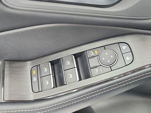 Used 2025 Nissan Rogue SL AWD/4WD image 37