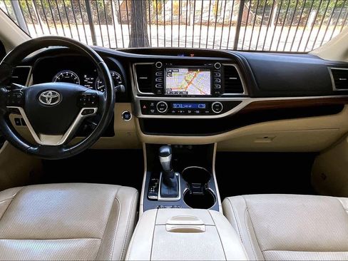 Used 2017 Toyota Highlander Limited image 15