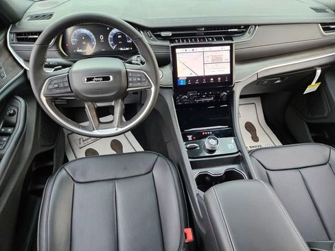 New 2025 Jeep Grand Cherokee L Limited w/ Luxury Tech Group II AWD/4WD image 9