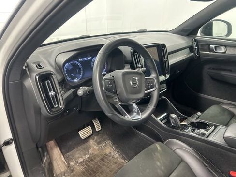 Used 2022 Volvo XC40 T5 R-Design w/ Advanced Package AWD/4WD image 12