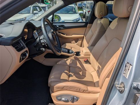 Used 2024 Porsche Macan AWD/4WD image 17