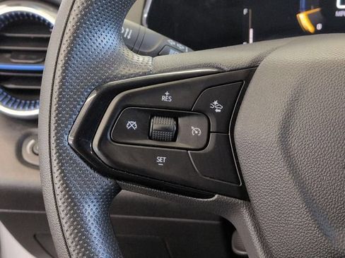 Used 2025 Chevrolet Trax LT FWD image 19