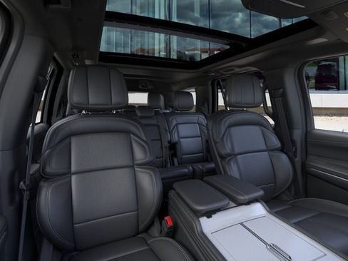 New 2025 Lincoln Navigator Reserve w/ Jet Appearance Package AWD/4WD image 24