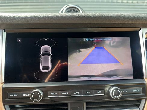 Certified 2020 Porsche Macan AWD/4WD image 30