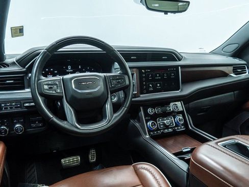 Used 2024 GMC Yukon XL Denali Ultimate AWD/4WD image 3