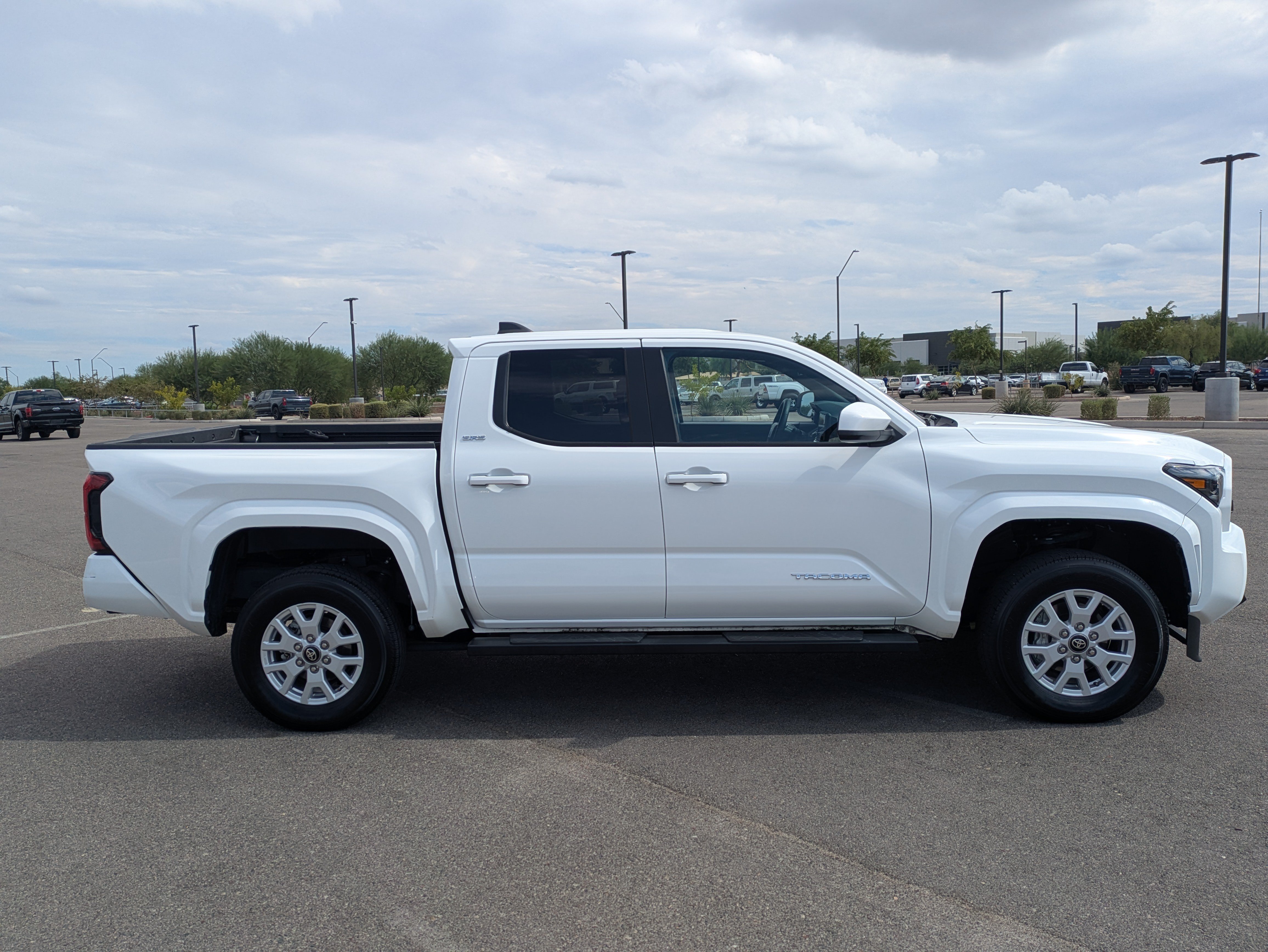 Used 2025 Toyota Tacoma SR5 AWD/4WD image 6