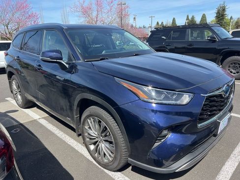 Used 2021 Toyota Highlander Platinum image 3