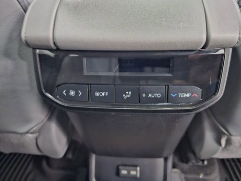 Used 2022 Toyota Highlander XLE AWD/4WD image 20