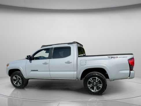 Used 2019 Toyota Tacoma TRD Sport image 17