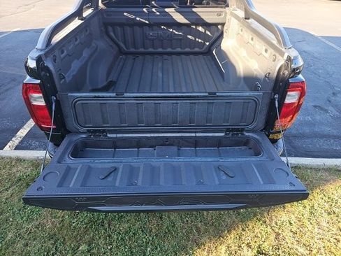 Used 2025 GMC Canyon AT4 w/ Nightfall Edition image 14