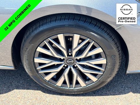 Certified 2025 Nissan Altima 2.5 SV FWD image 8