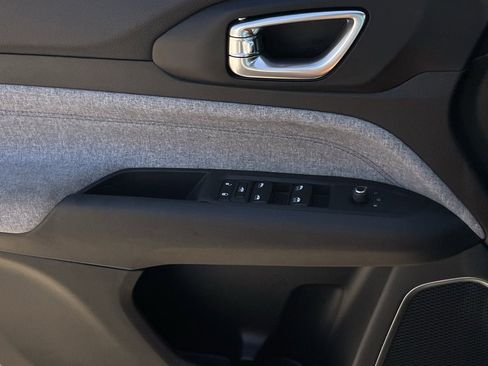 Used 2024 Jeep Compass Sport image 19