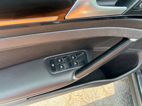 Used 2017 Volkswagen GTI SE image 23