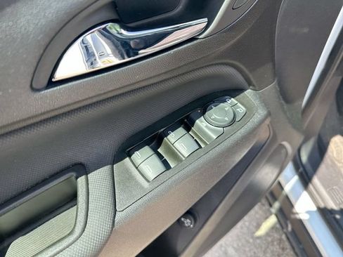 Used 2023 Chevrolet Equinox RS w/ LPO, Floor Liner Package FWD image 27