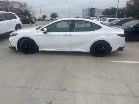 Used 2025 Toyota Camry SE w/ Convenience Package image 6