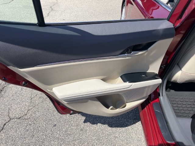 Used 2020 Toyota Camry XLE FWD image 19