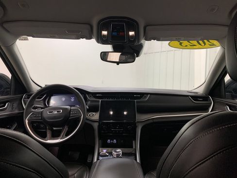 Used 2023 Jeep Grand Cherokee Limited w/ Black Appearance Package AWD/4WD image 20