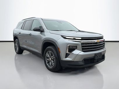 Used 2024 Chevrolet Traverse LT