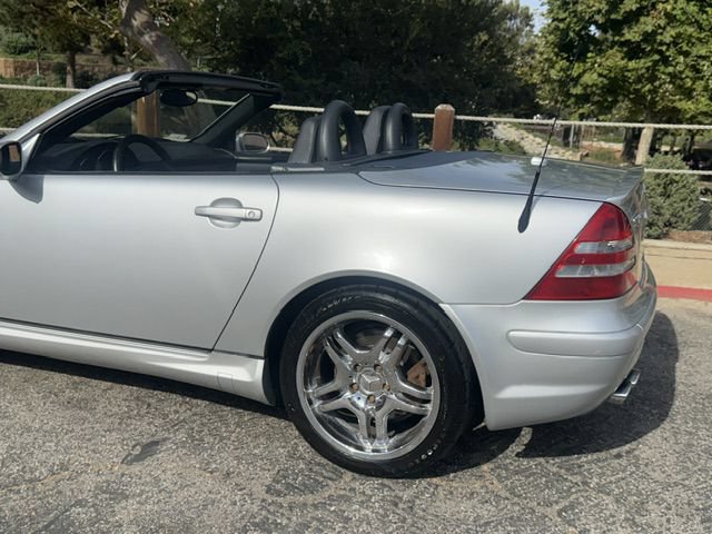 Used 2004 Mercedes-Benz SLK 32 AMG image 16