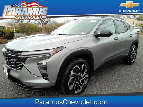 Certified 2024 Chevrolet Trax RS w/ Sunroof Package image 1