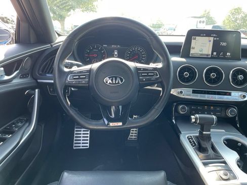 Used 2018 Kia Stinger GT1 AWD/4WD image 13