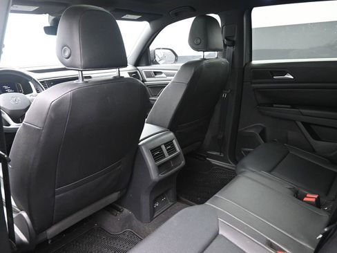 Used 2020 Volkswagen Atlas Cross Sport SEL image 25