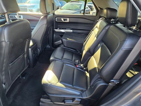 Used 2024 Ford Explorer XLT w/ Equipment Group 202A image 17