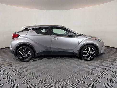 Used 2018 Toyota C-HR XLE FWD image 2
