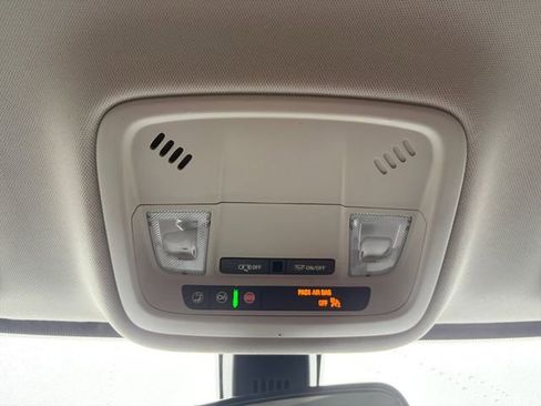 Used 2021 Chevrolet Traverse LS FWD image 12