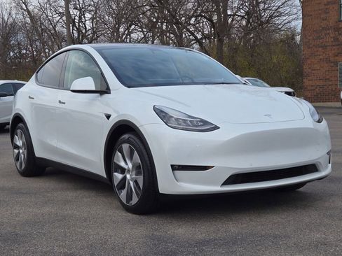 Used 2022 Tesla Model Y Long Range image 4
