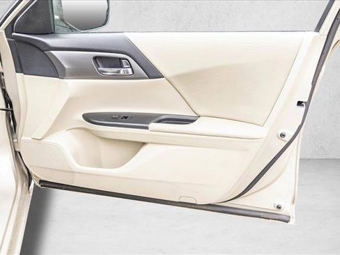 Used 2014 Honda Accord LX image 29